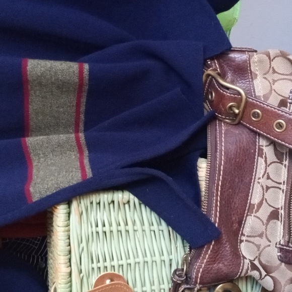 Women's sweater size Medium - Picture 5 of 9